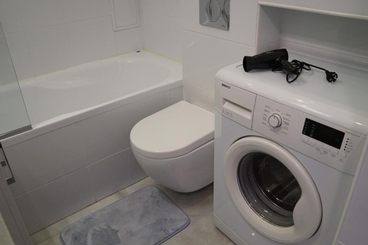 Apartament Gliwice Centrum Dunikowskiego Z Garazem Luaran gambar