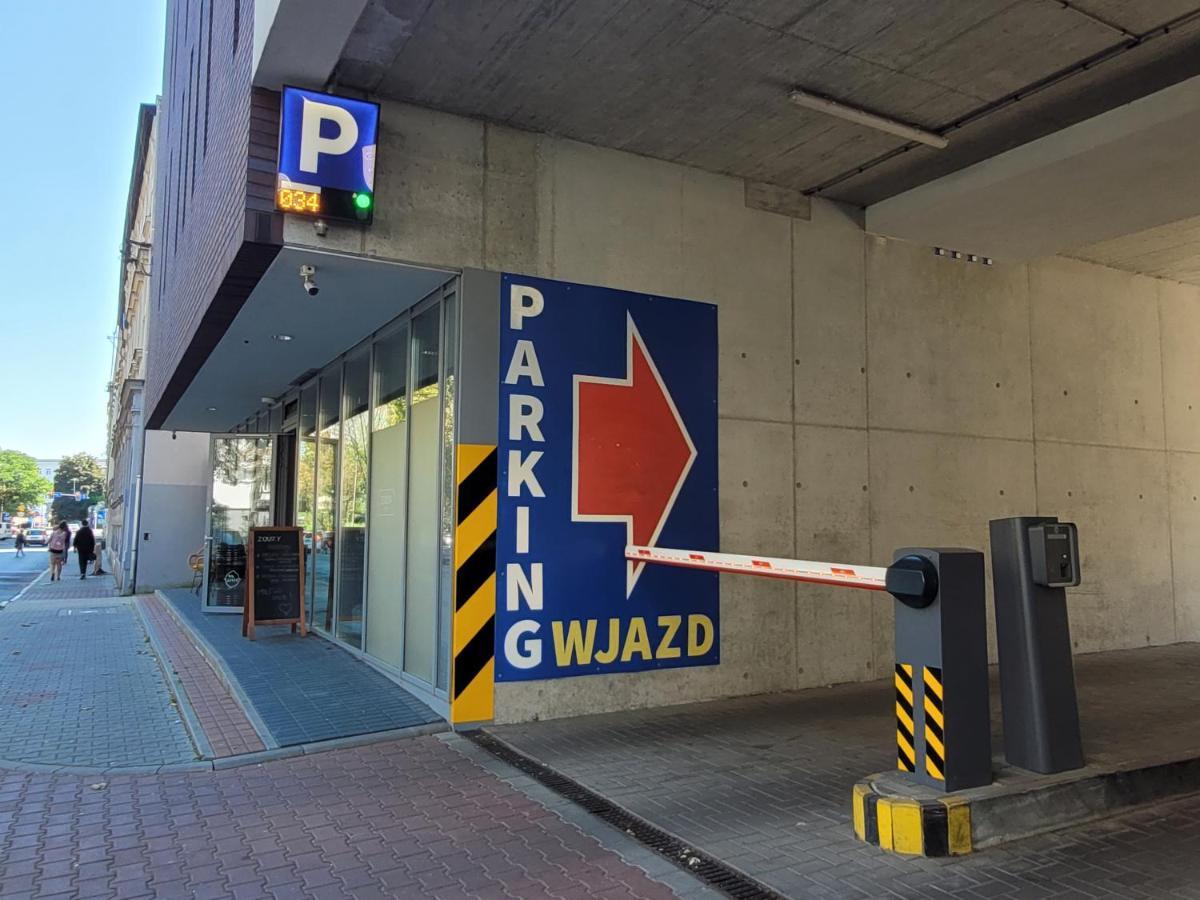 Apartament Gliwice Centrum Dunikowskiego Z Garazem Luaran gambar